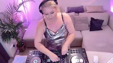 Forbidden Kitty online show from November 4, 2025, 9:47 pm