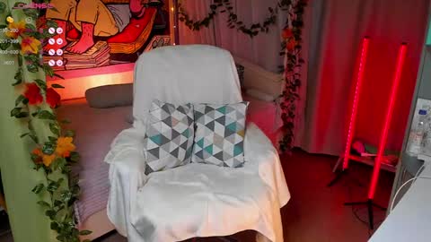 Snapshot of forest_lina chatting on December 10, 2024, 7:05 am online show from December 10, 2024, 7:05 am