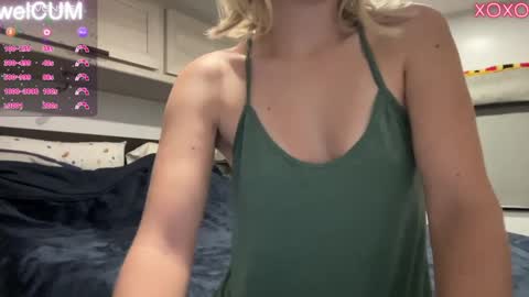 Snapshot of foreverkinkyy chatting on December 12, 2024, 1:32 am Elaine online show from December 12, 2024, 1:32 am