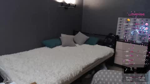 Julia online show from November 10, 2025, 10:36 am