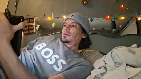 foreveryung723 online show from October 28, 2025, 9:02 am