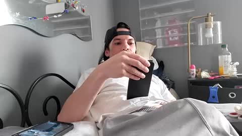 foreveryung723 online show from October 31, 2025, 11:06 pm