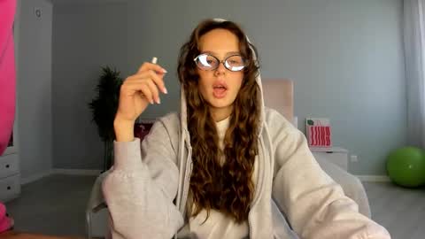 Snapshot of fox_beauty chatting on September 22, 2025, 1:18 am Kira online show from September 22, 2025, 1:18 am