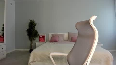 Snapshot of fox_beauty chatting on September 24, 2025, 1:53 am Kira online show from September 24, 2025, 1:53 am