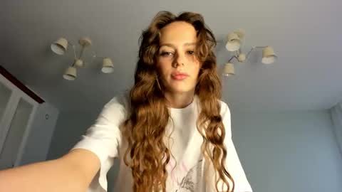 Snapshot of fox_beauty chatting on September 30, 2025, 1:54 am Kira online show from September 30, 2025, 1:54 am