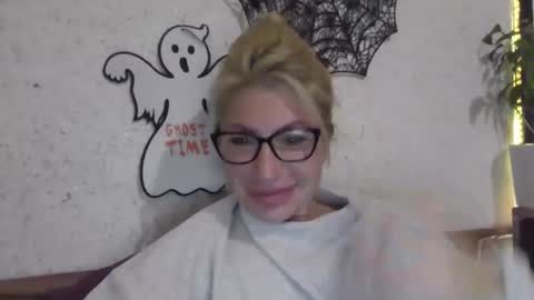 fox_red_lady7 online show from October 29, 2025, 7:04 pm