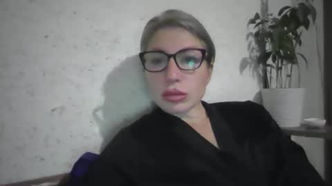 fox_red_lady7 online show from November 13, 2025, 7:57 pm