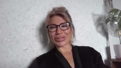 fox_red_lady7 online show from April 7, 2026, 7:31 am