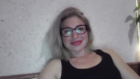 fox_red_lady7 online show from April 13, 2026, 7:19 pm