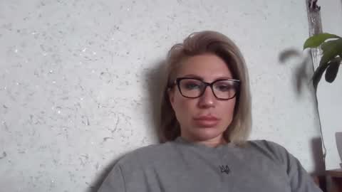 fox_red_lady7 online show from April 16, 2026, 8:15 am