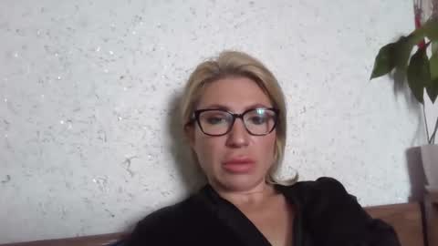 fox_red_lady7 online show from May 16, 2026, 6:32 am