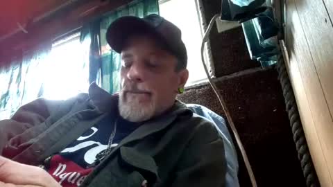 Snapshot of foxbodydave chatting on September 21, 2025, 5:36 pm foxbodydave online show from September 21, 2025, 5:36 pm