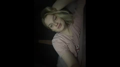 i am your baby Alien  online show from November 30, 2025, 8:13 pm