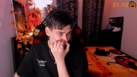 Snapshot of foxicfu chatting on October 18, 2025, 4:19 pm Foxicfu online show from October 18, 2025, 4:19 pm