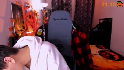 Snapshot of foxicfu chatting on October 27, 2025, 5:39 pm Foxicfu online show from October 27, 2025, 5:39 pm