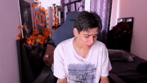 Snapshot of foxicfu chatting on November 11, 2025, 6:24 am Foxicfu online show from November 11, 2025, 6:24 am