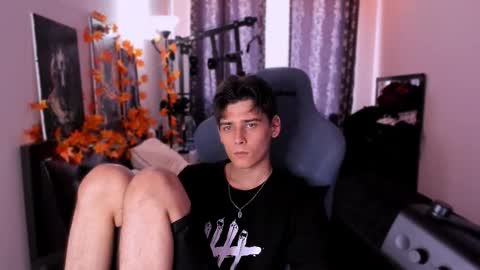 Snapshot of foxicfu chatting on November 12, 2025, 9:21 am Foxicfu online show from November 12, 2025, 9:21 am