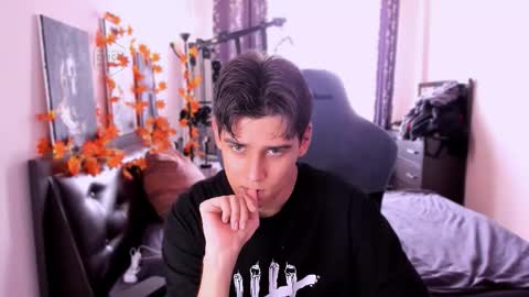 Snapshot of foxicfu chatting on November 13, 2025, 8:57 am Foxicfu online show from November 13, 2025, 8:57 am