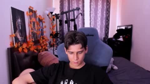 Snapshot of foxicfu chatting on November 16, 2025, 9:15 am Foxicfu online show from November 16, 2025, 9:15 am