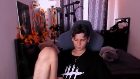 Snapshot of foxicfu chatting on November 22, 2025, 9:19 am Foxicfu online show from November 22, 2025, 9:19 am