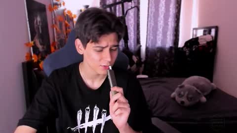 Snapshot of foxicfu chatting on November 23, 2025, 7:08 am Foxicfu online show from November 23, 2025, 7:08 am