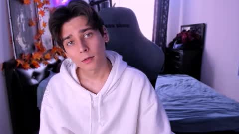 Snapshot of foxicfu chatting on December 22, 2025, 8:55 am Foxicfu online show from December 22, 2025, 8:55 am