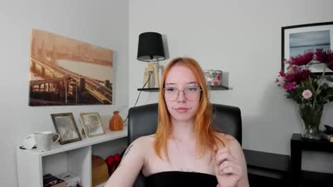 Snapshot of foxsonya chatting on May 19, 2026, 5:36 am Sonya online show from May 19, 2026, 5:36 am