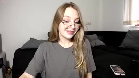 Snapshot of foxxialice chatting on October 13, 2025, 12:16 pm foxxialice online show from October 13, 2025, 12:16 pm