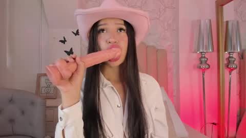 Snapshot of foxy200__ chatting on September 15, 2025, 7:58 pm Foxy online show from September 15, 2025, 7:58 pm