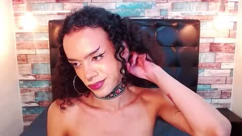 Snapshot of foxy_ella chatting on December 22, 2025, 4:15 pm Ella online show from December 22, 2025, 4:15 pm