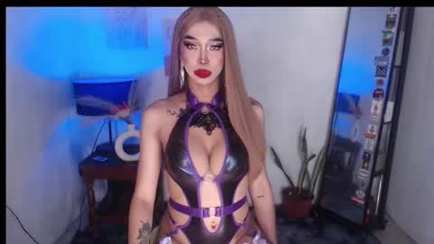 foxy_goddess online show from October 21, 2025, 1:39 am