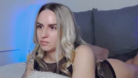 Foxy Kimmi online show from December 17, 2025, 6:41 am