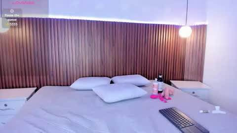 Snapshot of foxy_kylie chatting on February 7, 2026, 8:01 pm foxy_kylie online show from February 7, 2026, 8:01 pm