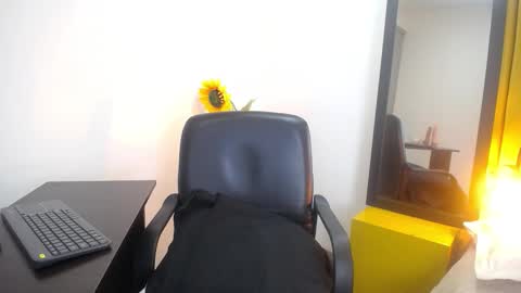 Snapshot of foxy_miilf chatting on November 7, 2025, 2:28 pm Foxy miilf online show from November 7, 2025, 2:28 pm