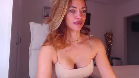 Adela - Single mom. 40 y online show from October 14, 2025, 6:36 am