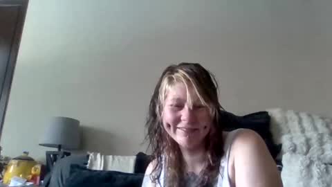 foxyfang online show from December 4, 2025, 6:16 pm