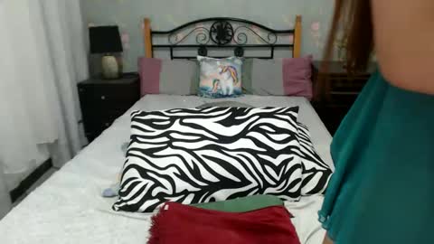 foxyhershey online show from December 20, 2024, 9:06 pm