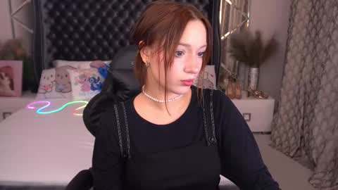 Snapshot of foxymayy chatting on September 19, 2025, 1:12 pm Maya online show from September 19, 2025, 1:12 pm