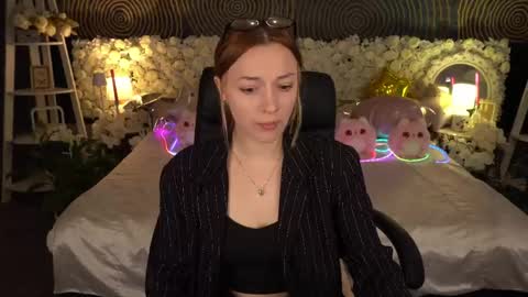 Snapshot of foxymayy chatting on May 13, 2026, 12:35 pm Maya online show from May 13, 2026, 12:35 pm