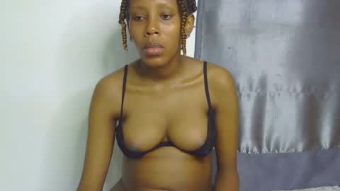 foxypennyy online show from October 25, 2025, 8:36 pm