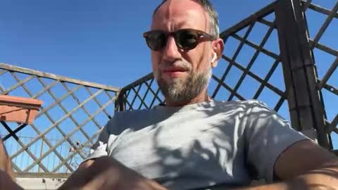 fra___ online show from October 28, 2025, 9:35 am