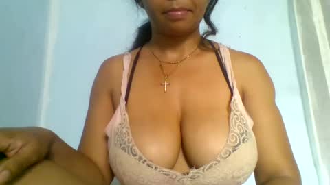 fracisca2204 online show from December 5, 2025, 4:10 am