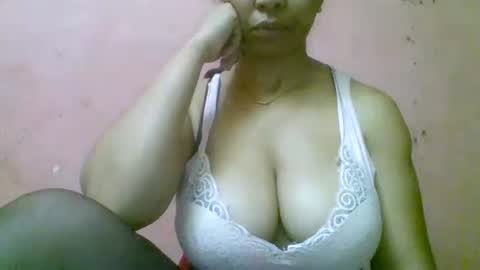 Snapshot of fracisca2204 chatting on December 20, 2025, 6:42 am fracisca2204 online show from December 20, 2025, 6:42 am