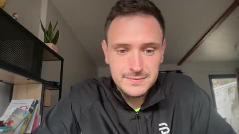 fraisetagada359 online show from November 2, 2025, 11:12 am