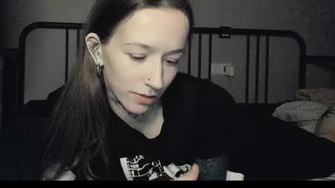 Snapshot of fran_bow chatting on December 19, 2025, 8:16 pm fran_bow online show from December 19, 2025, 8:16 pm