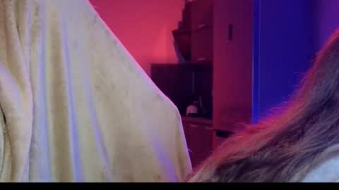 Snapshot of fran_bow chatting on December 23, 2025, 12:19 am fran_bow online show from December 23, 2025, 12:19 am