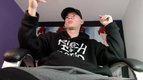 Snapshot of fran_boy_ chatting on December 31, 2024, 2:03 pm Fran online show from December 31, 2024, 2:03 pm