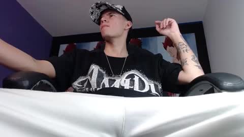 Snapshot of fran_boy_ chatting on January 8, 2025, 2:46 am Fran online show from January 8, 2025, 2:46 am