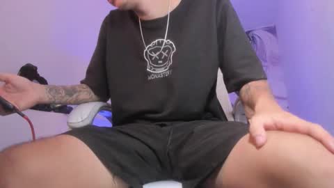 Snapshot of fran_boy_ chatting on February 3, 2026, 6:22 am Fran online show from February 3, 2026, 6:22 am