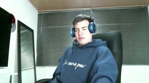 Snapshot of franccesco_699 chatting on March 1, 2025, 1:22 am franccesco_699 online show from March 1, 2025, 1:22 am